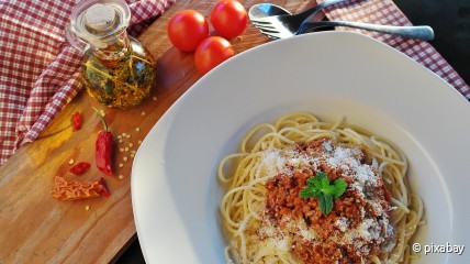 Solidariteitsactie Brussel Helpt: spaghetti in Den Dam