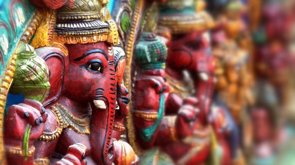 Krishna, Jezus, Boeddha en Akhbar. Inleiding op de wereldgodsdiensten in India