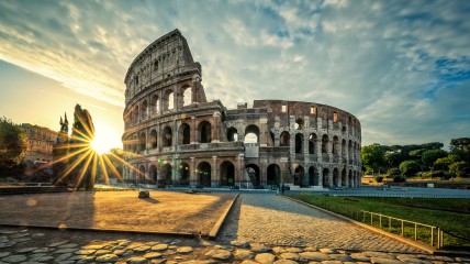 Alle wegen leiden naar Rome. Militaire en culturele expansie via Romeinse wegen.