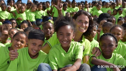 VOORDRACHT 'BORN IN AFRICA'