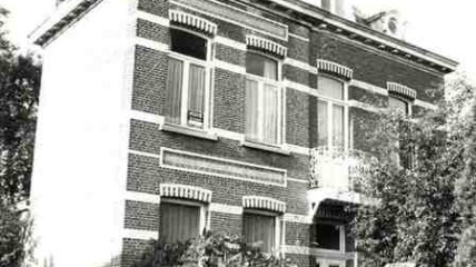 Het landhuis in het dorp - Villa Jeanne, het woonhuis van Paul van Ostaijen