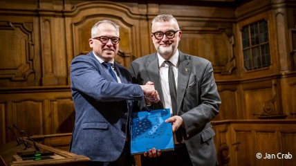 Haal het Jubileumboek van 150 jaar Davidsfonds in huis