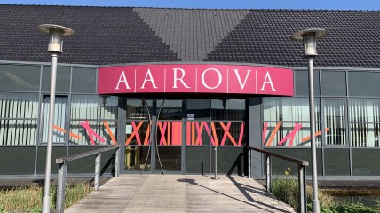 Bezoek Aarova