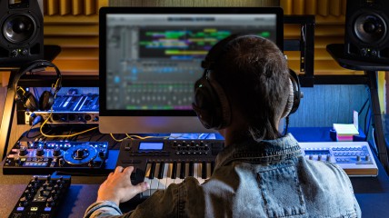 NIEUW - Een kleine muziekgeschiedenis van hier en nu. Nieuwe esthetische tendensen in de westerse klassieke muziek sinds 1950