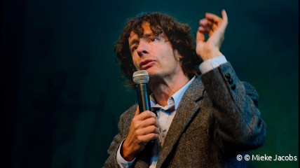 Drummen Op Aarde door Dr.Dirk Draulans