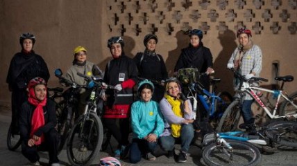 Baanbreeksters: rijdende, varende, vliegende vrouwen die de wereld veranderen